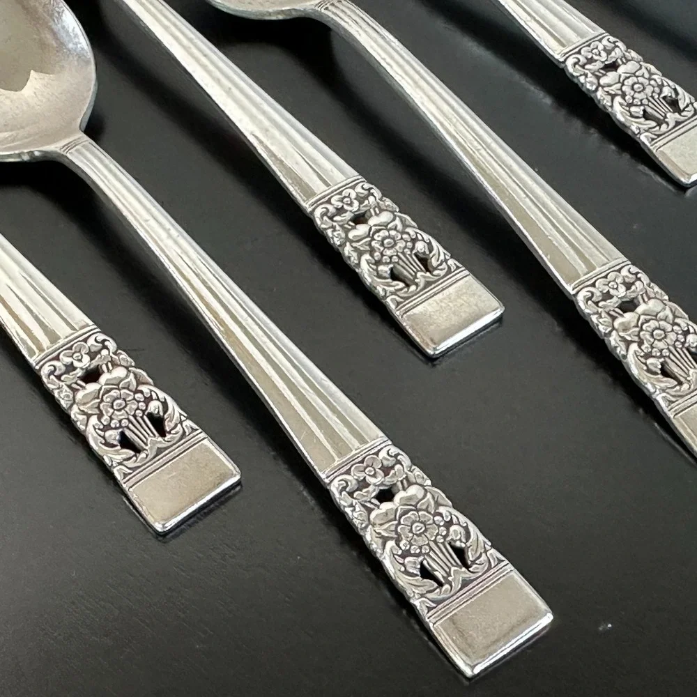 Oneida Community Silverplate Flatware CORONATION Lot of 8 Teaspoons No Monos